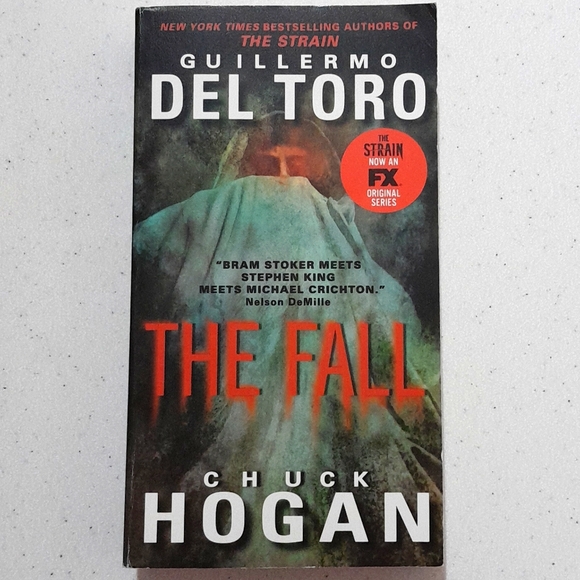 The Fall Paperback Book by Guillermo Del Toro & Chuck Hogan - Picture 1 of 4